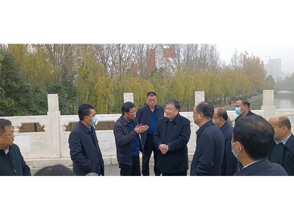 陳秀興巡視東昌湖、運(yùn)河環(huán)境治理工作